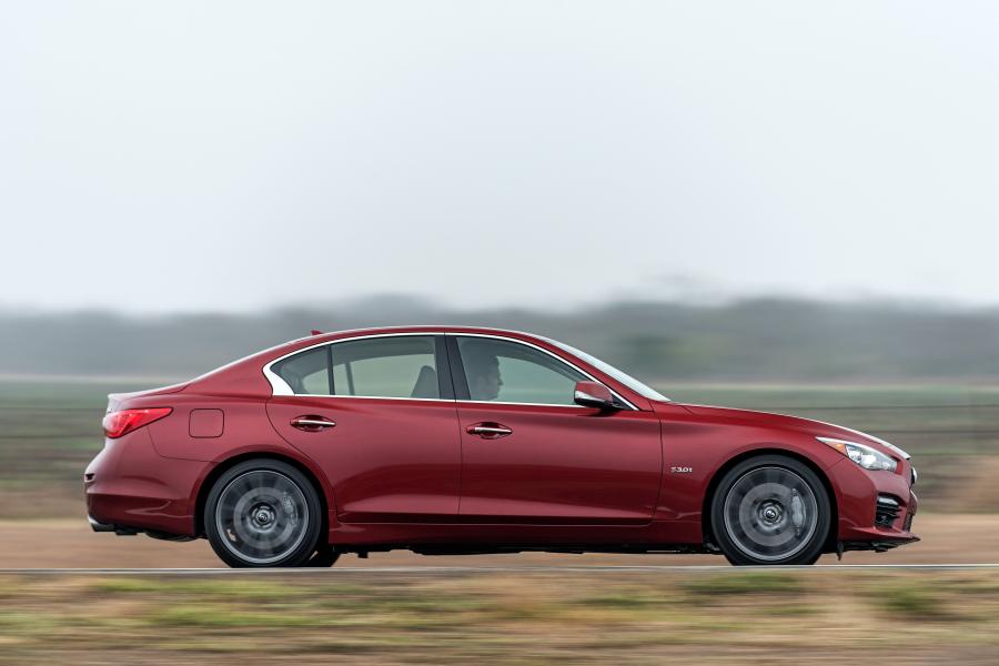  Infiniti Q50 Red Sport 400 2016 года  (NA) (фото 26 из 36)